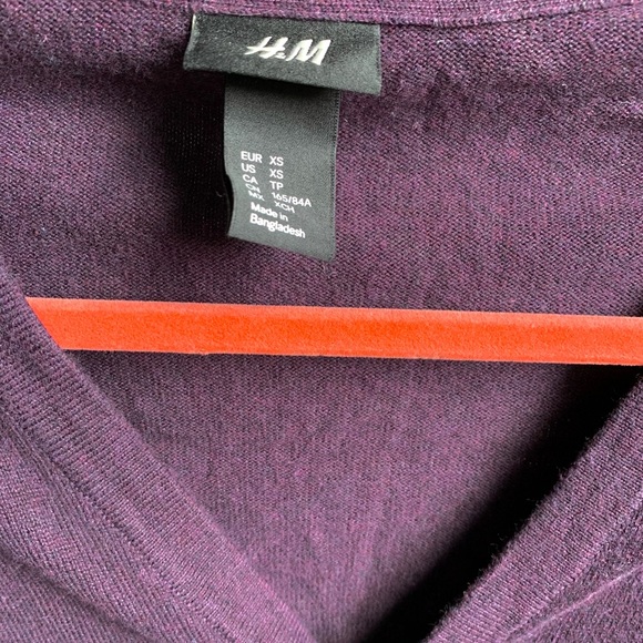 H&M Women’s Purple Button Up V-Neck Knit Cardigan 100% Cotton XS - Picture 2 of 2